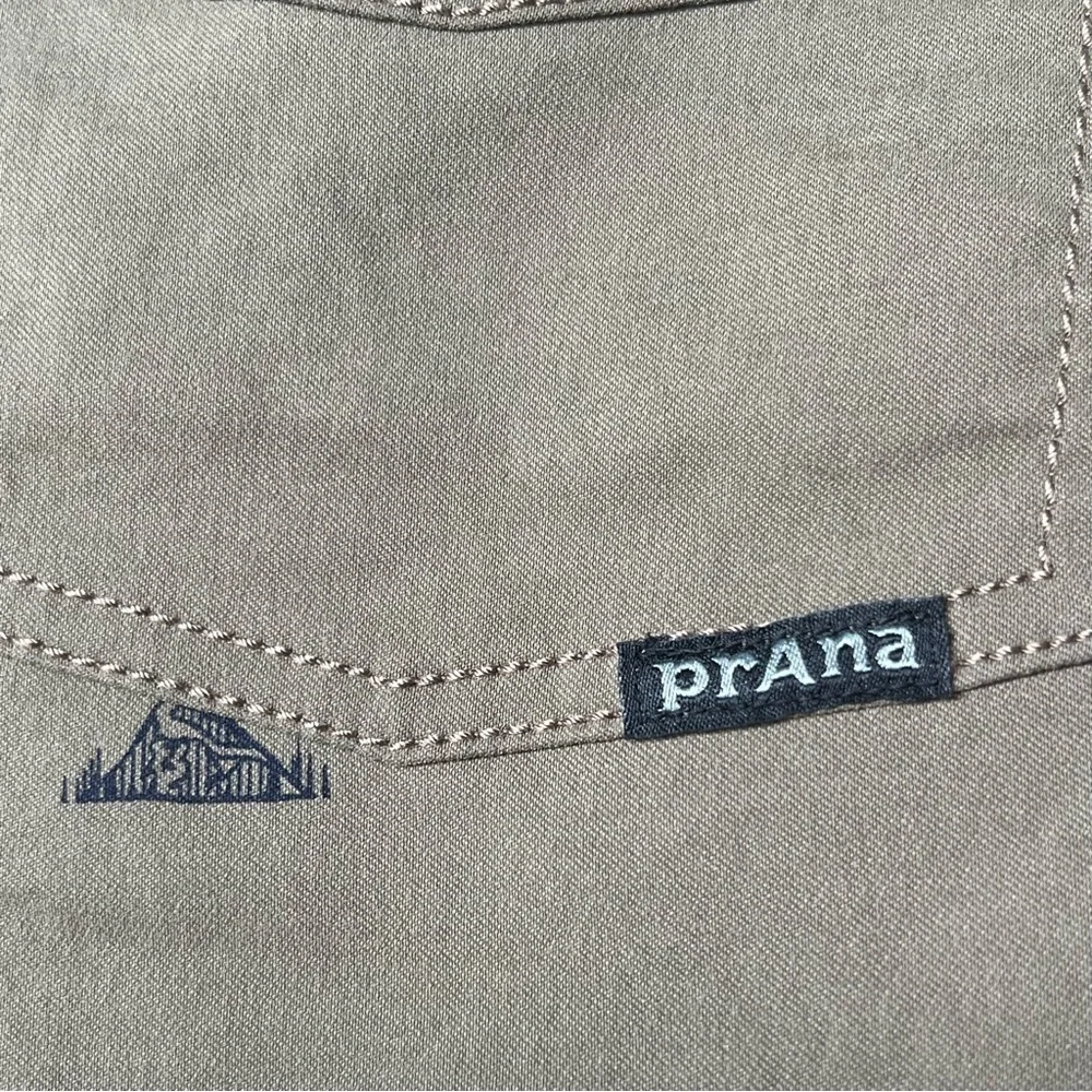 Prana Men’s Brion Olive Green Nylon Shorts With Mountain Print Size 28 X…